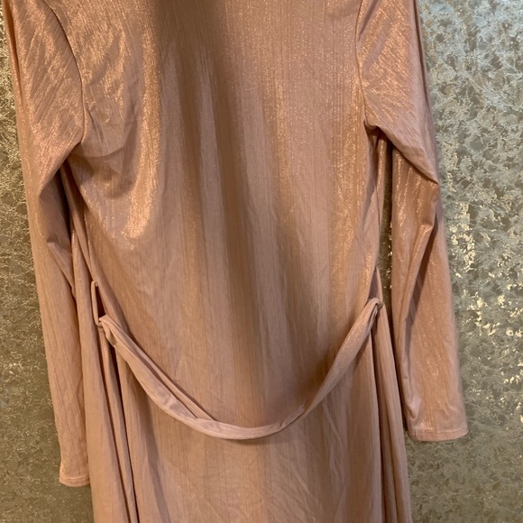 Kimcine Curve Robe - Picture 2 of 2